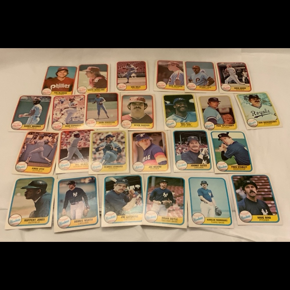 Bundle of Baseball Cards Lot 195